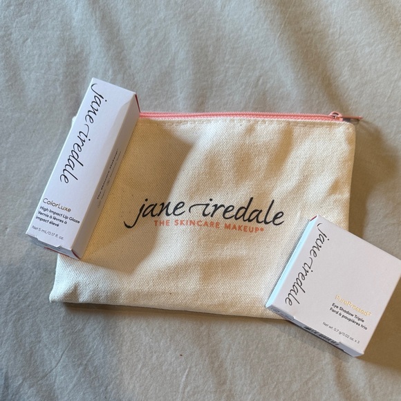Jane Iredale Bundle: Eye Shadow Triple Pink Quartz + Lip Gloss Flush +Bag